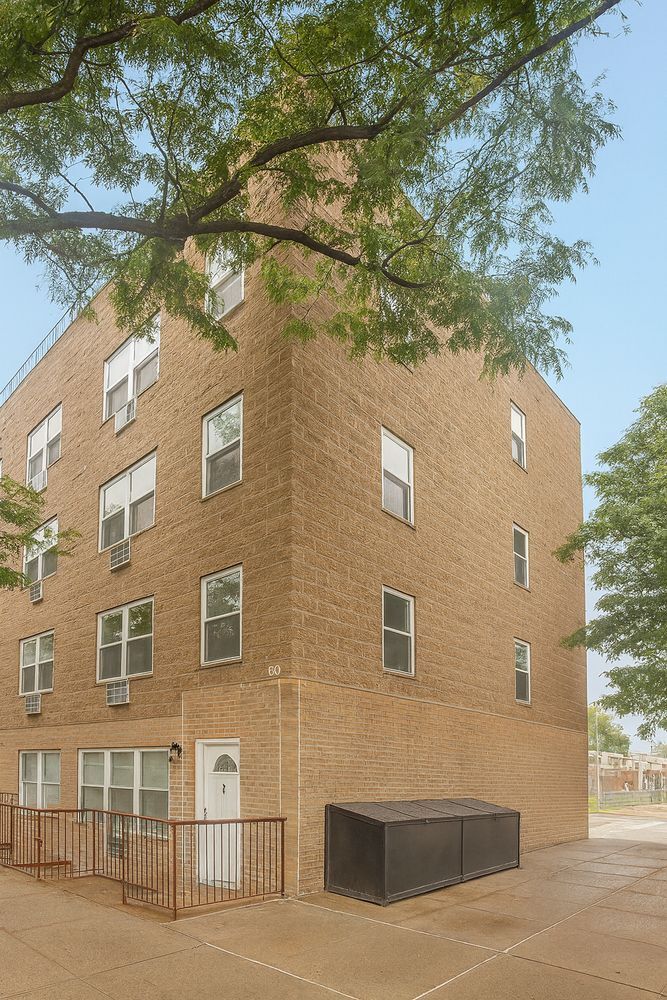 189 Woodpoint Rd, Brooklyn, NY à vendre Photo principale– Image 1 sur 25