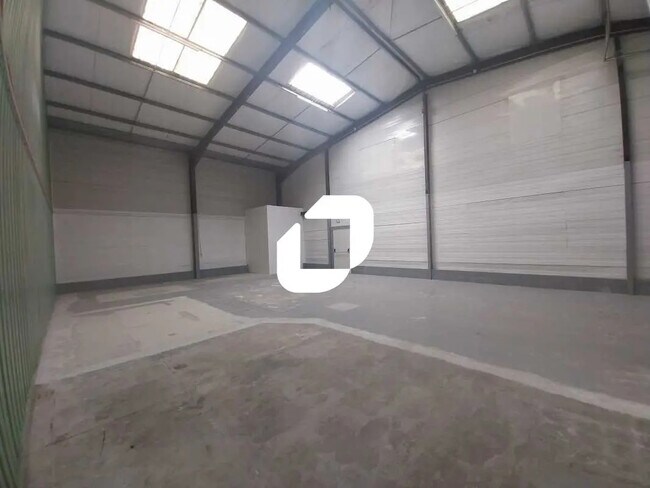 Plus de détails pour Local d'activités à louer