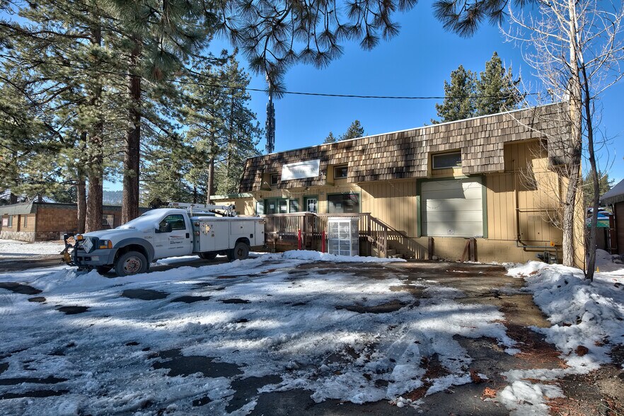 2087 James ave, South Lake Tahoe, CA à vendre - Photo de l’immeuble – Image 1 sur 10