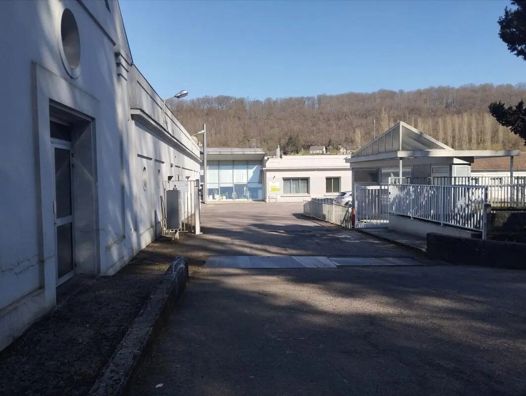 Local commercial dans Villers-Écalles à vendre Photo de l’immeuble– Image 1 sur 4