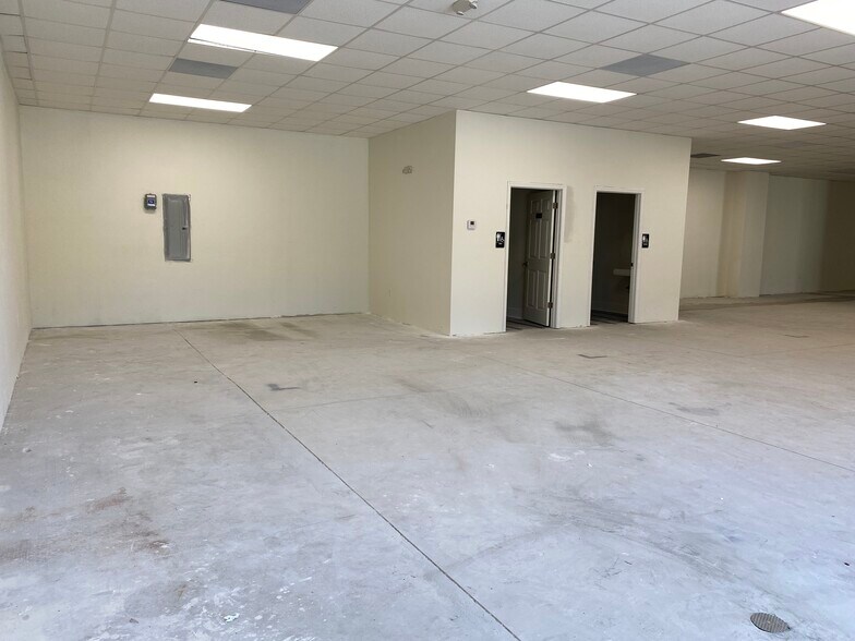 13922 US Hwy 441/27, Lady Lake, FL à louer - Photo de l’immeuble – Image 2 sur 19