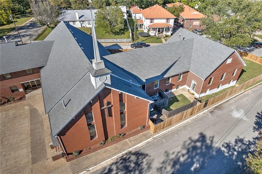 510 E Madison Ave, Berryville, AR à vendre - Photo de l’immeuble – Image 1 sur 58