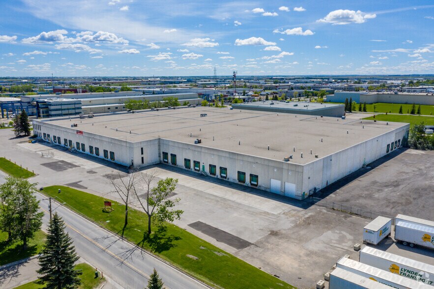 4441 76th Ave SE, Calgary, AB à louer - Photo de l’immeuble – Image 2 sur 3