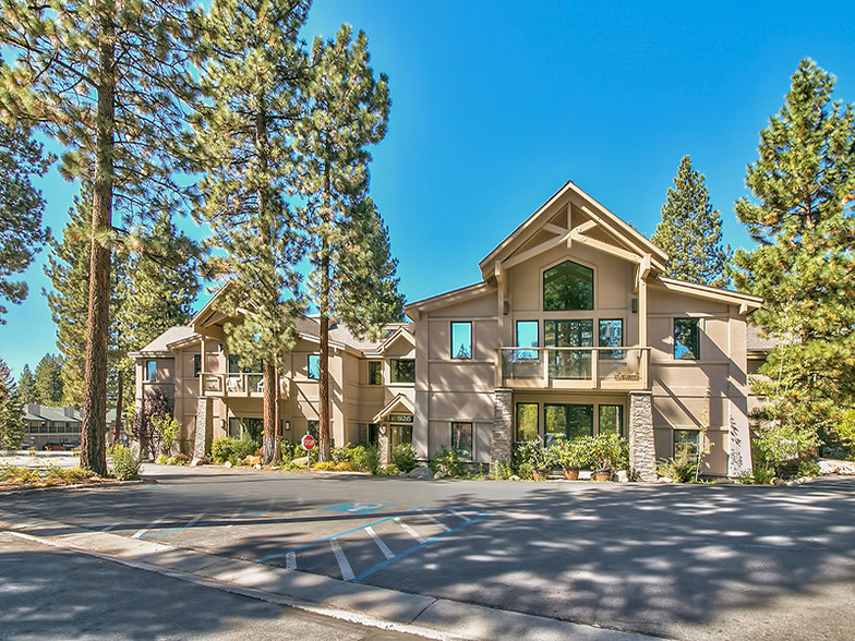 926 Incline Way, Incline Village, NV à louer - Photo de l’immeuble – Image 1 sur 9