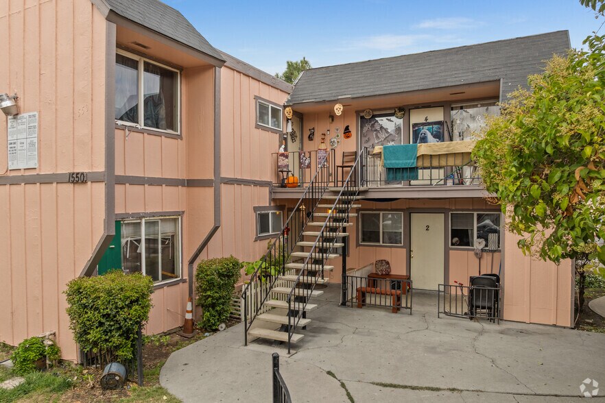 1550 Crucero Dr, San Jose, CA à vendre - Photo de l’immeuble – Image 2 sur 12