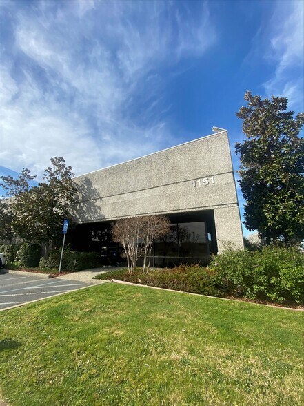 1151 W Sunset Blvd, Rocklin, CA à louer - Photo de l’immeuble – Image 2 sur 11