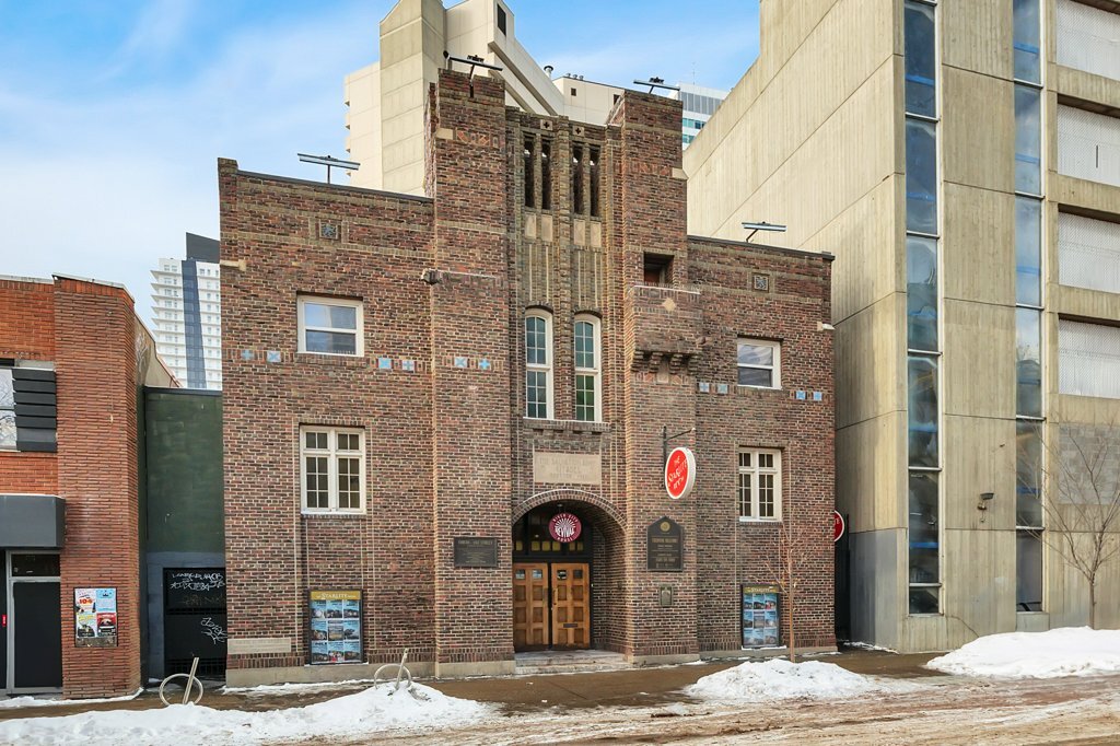 10030 102nd St NW, Edmonton, AB à vendre Photo de l’immeuble– Image 1 sur 27