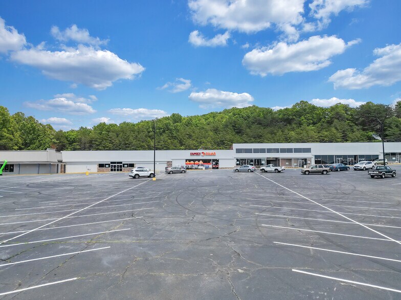 2706 Virginia Ave, Collinsville, VA à louer - Photo de l’immeuble – Image 2 sur 7