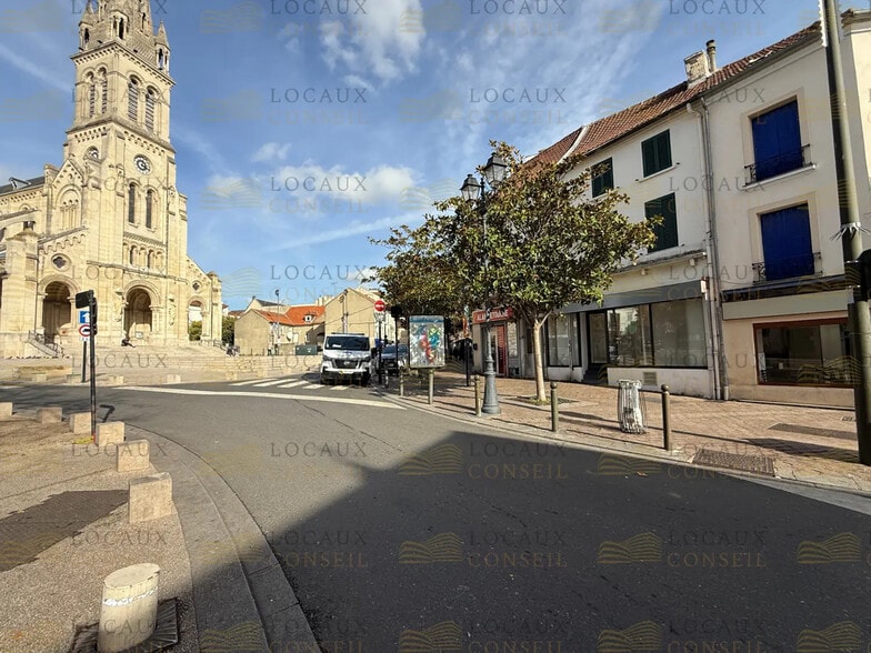 Local commercial dans Argenteuil à louer - Photo de l’immeuble – Image 3 sur 6