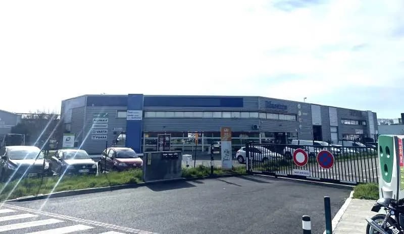 Local d’activités dans Toulouse à louer - Photo de l’immeuble – Image 1 sur 2