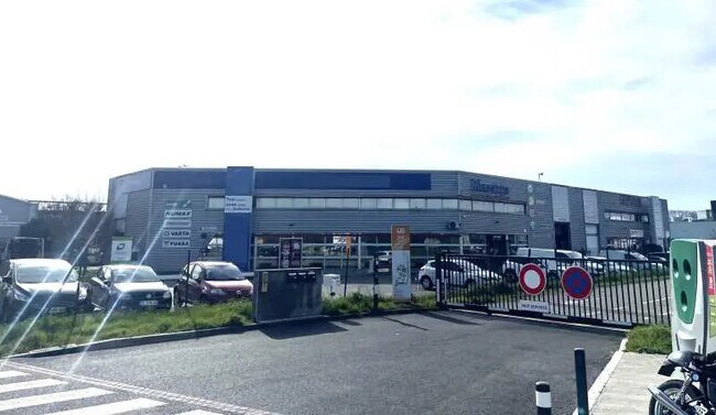 Plus de détails pour Local d'activités à louer