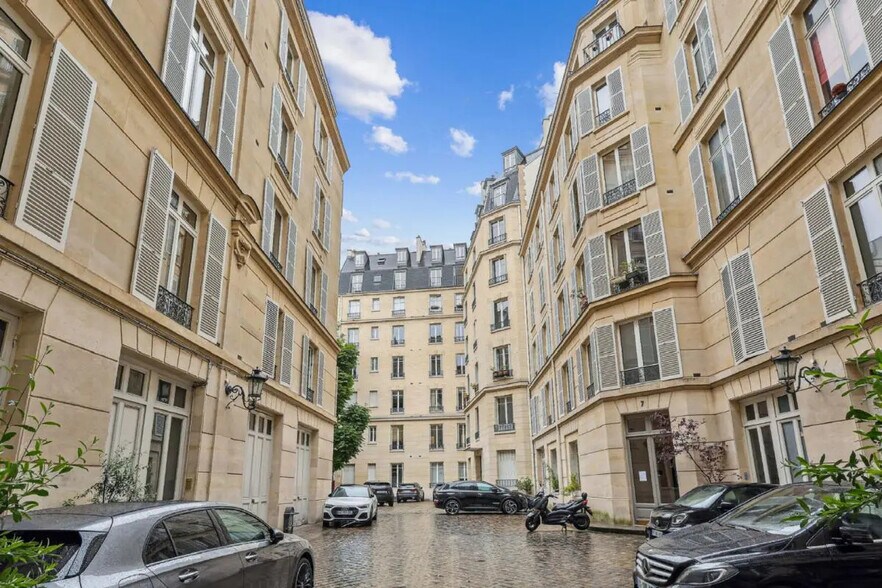 174 Boulevard Saint-Germain, Paris à louer - Photo de l’immeuble – Image 3 sur 10