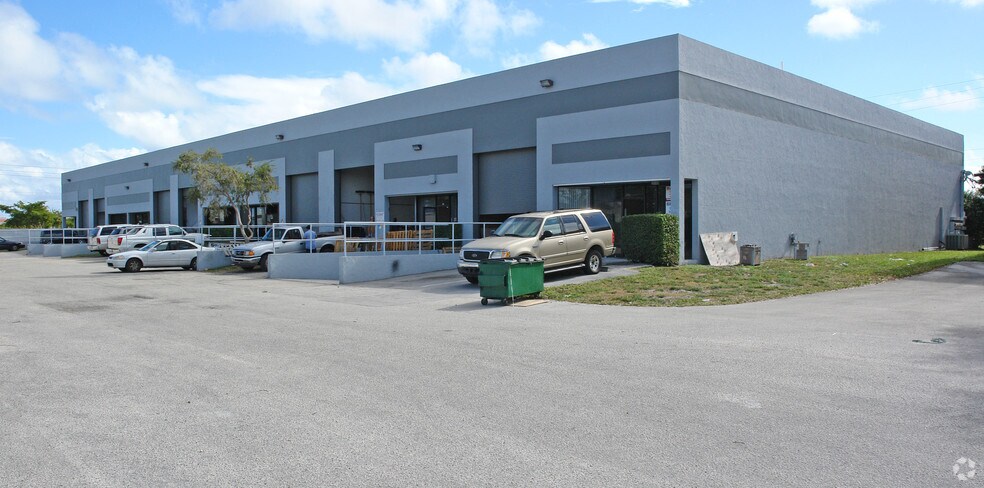 2001 NW 15th Ave, Pompano Beach, FL à louer - Photo de l’immeuble – Image 2 sur 20