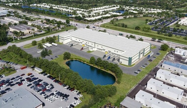 8530 Belvedere Rd, West Palm Beach, FL à louer Photo de l’immeuble– Image 2 sur 6