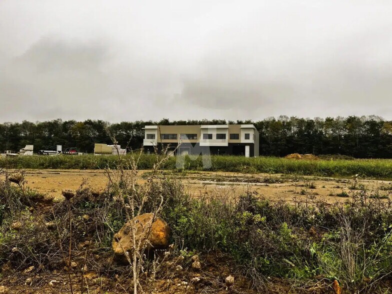 Local d'activités dans SAINT-PIERRE-DU-PERRAY à vendre - Photo de l’immeuble – Image 2 sur 7