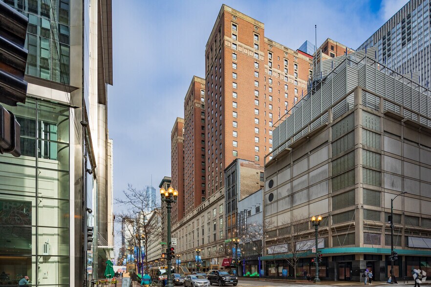 17 E Monroe St, Chicago, IL à louer - Photo de l’immeuble – Image 2 sur 2