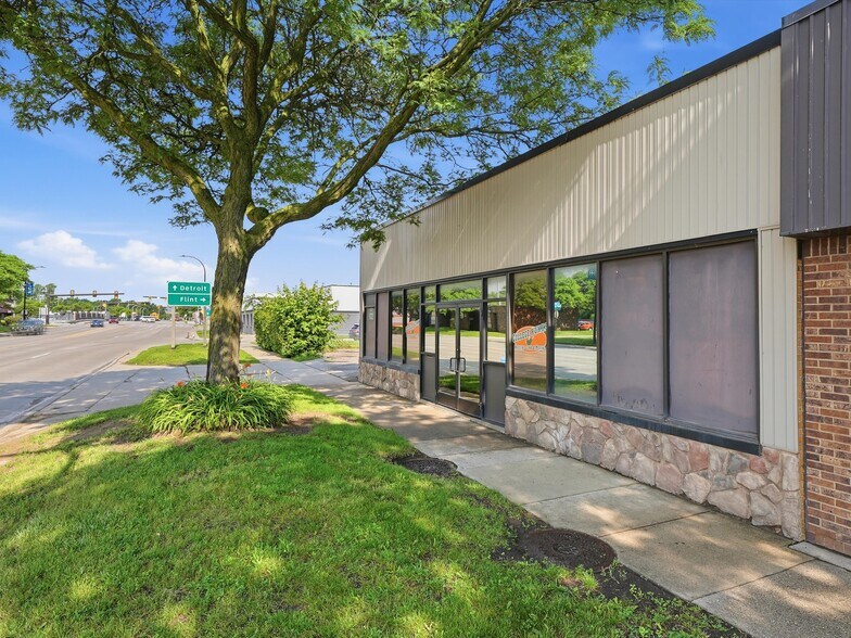 832 W 11 Mile Rd, Madison Heights, MI à vendre - Photo de l’immeuble – Image 3 sur 42