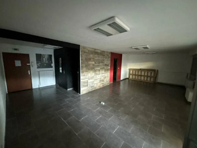 Local commercial dans Lyon à vendre - Photo de l’immeuble – Image 2 sur 10