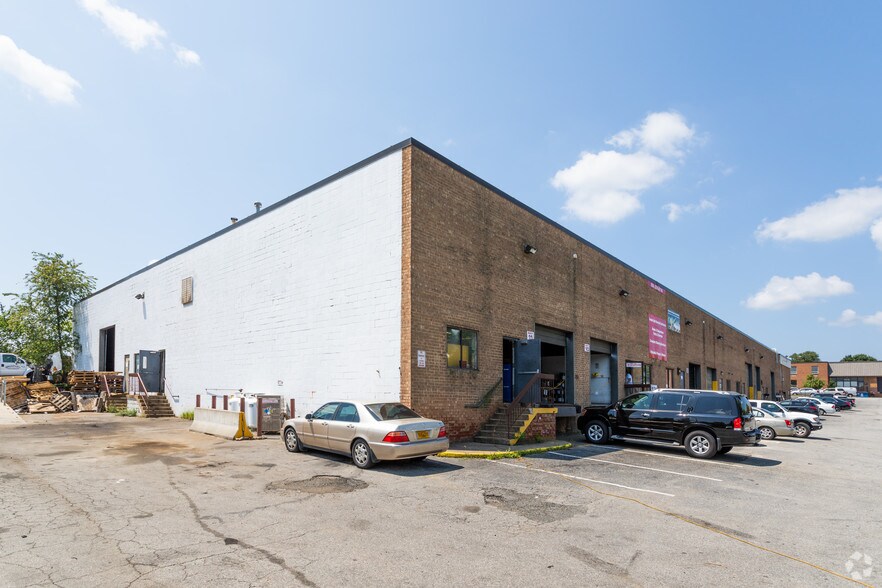 7901 Yarnwood Ct, Springfield, VA à louer - Photo de l’immeuble – Image 3 sur 3