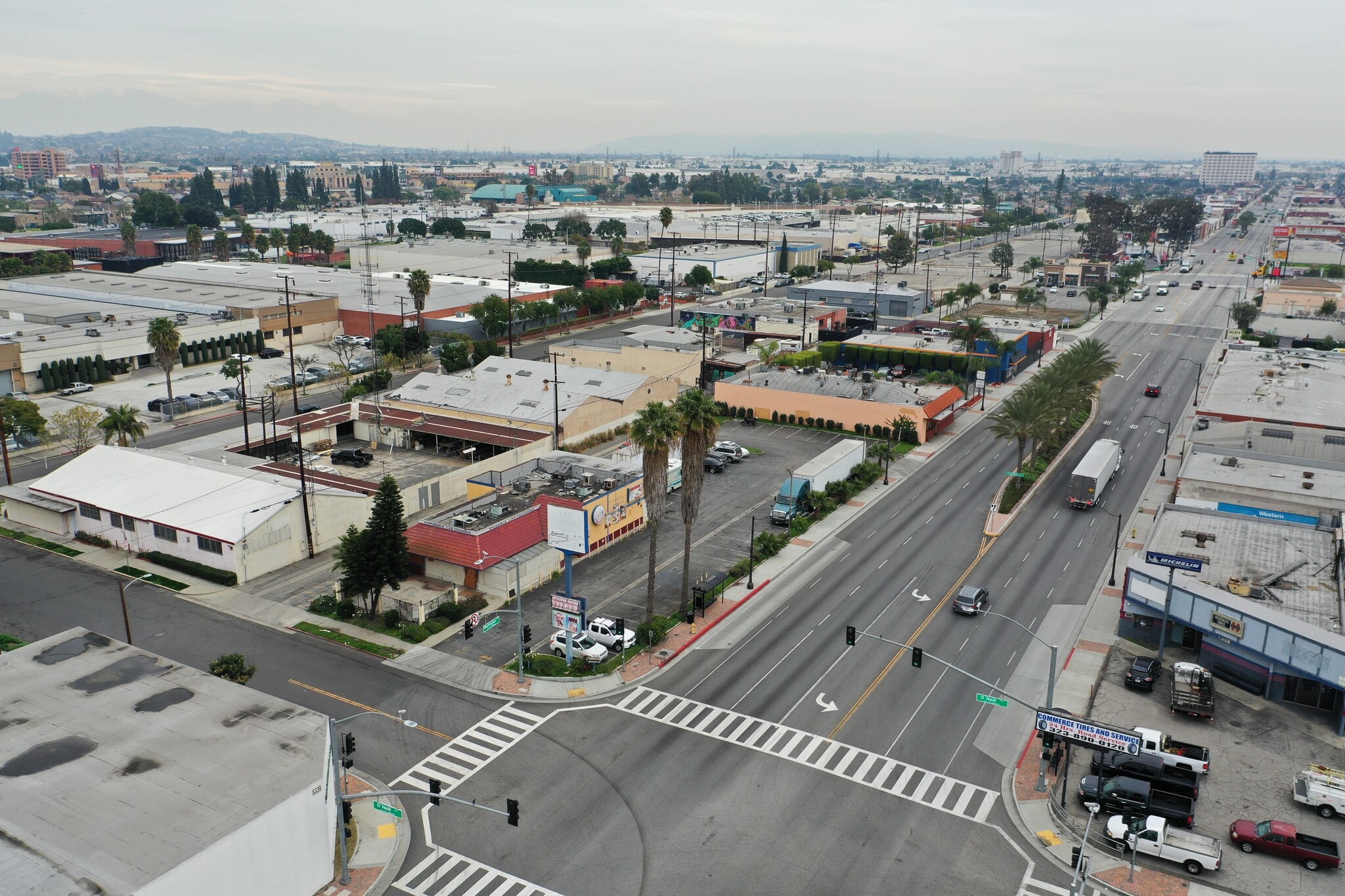 5401 E Washington Blvd, Commerce, CA à louer Photo principale– Image 1 sur 9