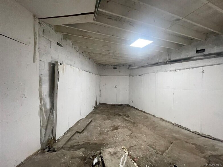 654 Westchester Ave, Bronx, NY à vendre - Photo intérieure – Image 3 sur 10