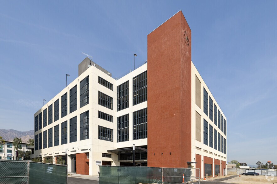 3468-3484 E Foothill Blvd, Pasadena, CA à louer - Photo principale – Image 1 sur 5