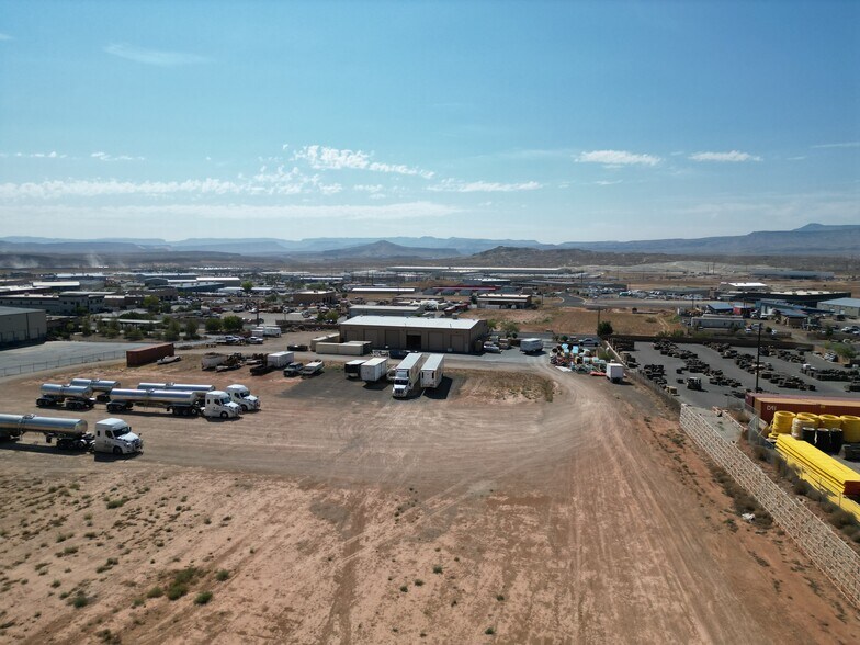 715 E Commerce Dr, St George, UT à louer - Photo de l’immeuble – Image 2 sur 6