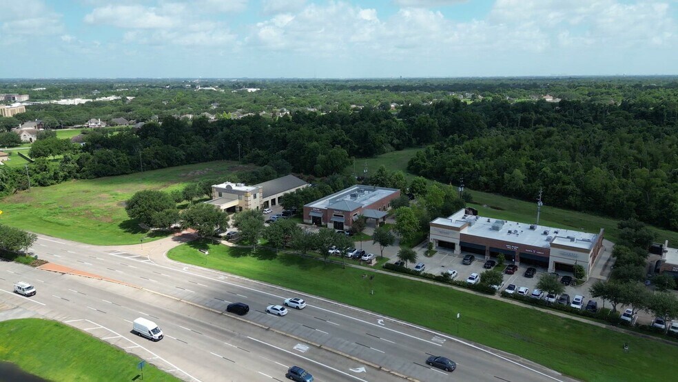 8721 Highway 6, Missouri City, TX à louer - Vidéo sur l’annonce professionnelle – Image 2 sur 30