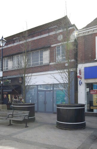Plus de détails pour 53 High St, Staines - Local commercial à louer