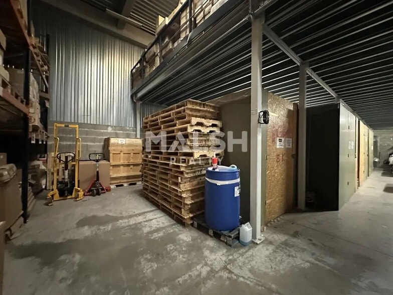 Bureau dans Vénissieux à louer - Photo intérieure – Image 3 sur 8