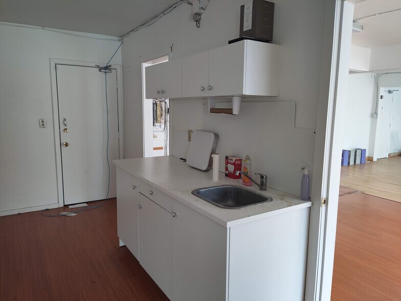 2511 E Hastings St, Vancouver, BC à louer - Photo intérieure – Image 2 sur 6