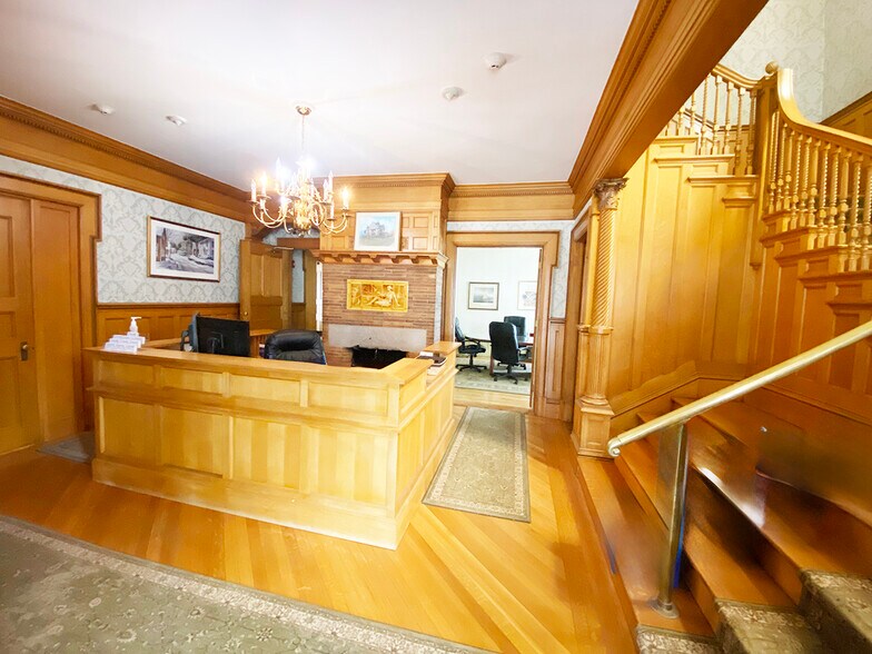 1838 Elm St, Manchester, NH à vendre - Photo de l’immeuble – Image 2 sur 7