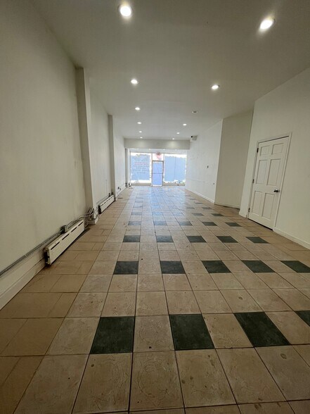 122-30 Rockaway Blvd, South Ozone Park, NY à louer - Photo intérieure – Image 3 sur 8