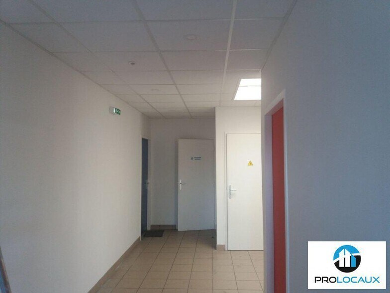 Bureau dans Seyssins à louer - Photo de l’immeuble – Image 3 sur 3