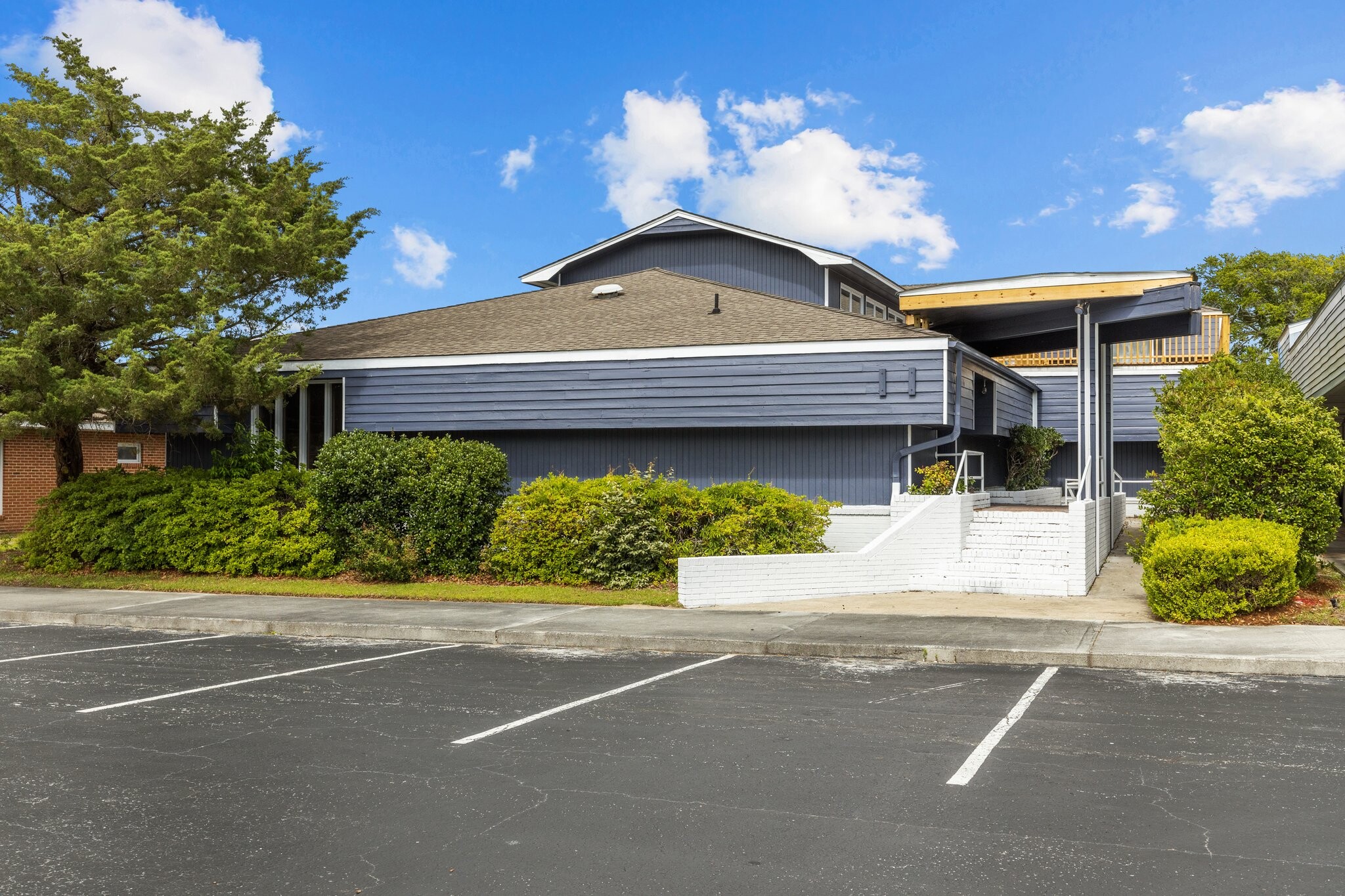 208 Penny Ln, Morehead City, NC à louer Photo de l’immeuble– Image 1 sur 6