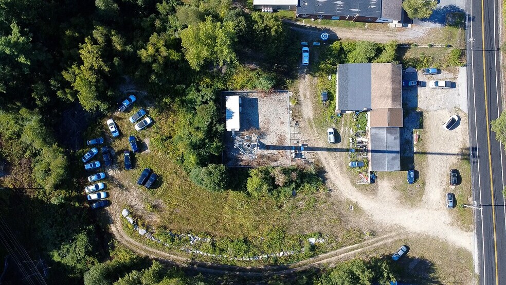 347 Riverside Dr, North Grosvenordale, CT à vendre - Photo de l’immeuble – Image 2 sur 46