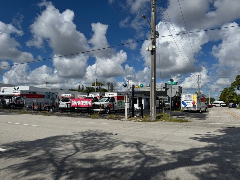 1822 N Dixie Hwy, Hollywood, FL à vendre - Photo de l’immeuble – Image 2 sur 18
