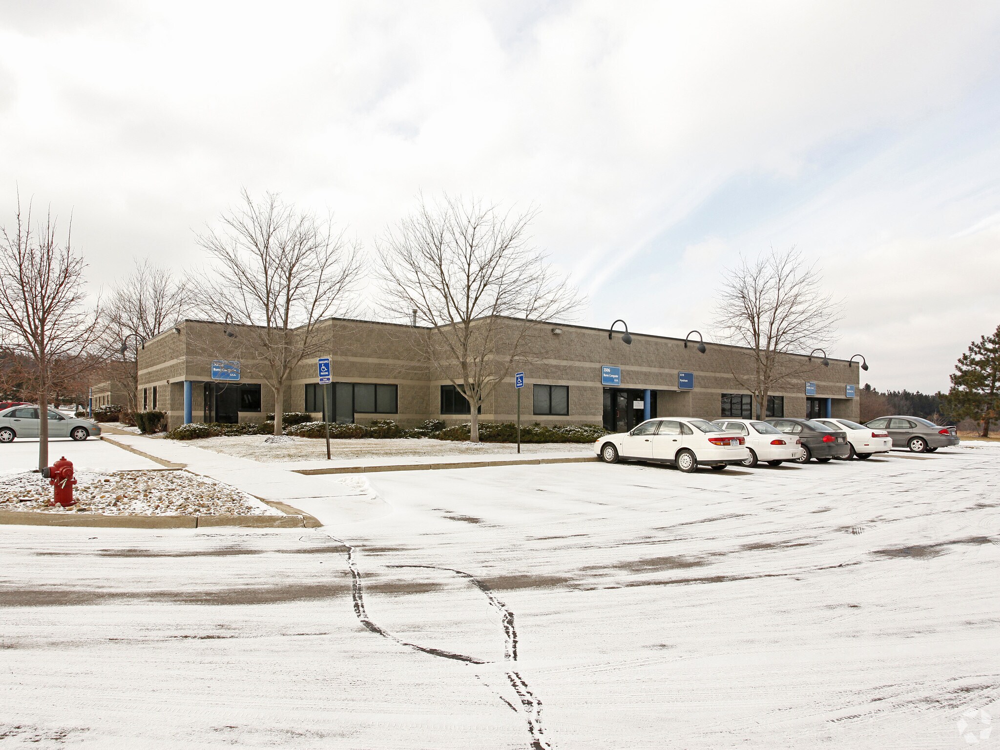 3502-3518 W Liberty Rd, Ann Arbor, MI à louer Photo de l’immeuble– Image 1 sur 2