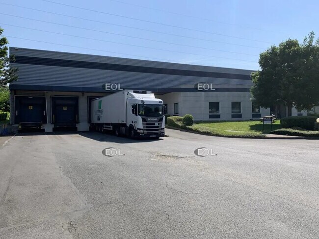 Plus de détails pour Local d'activités à louer