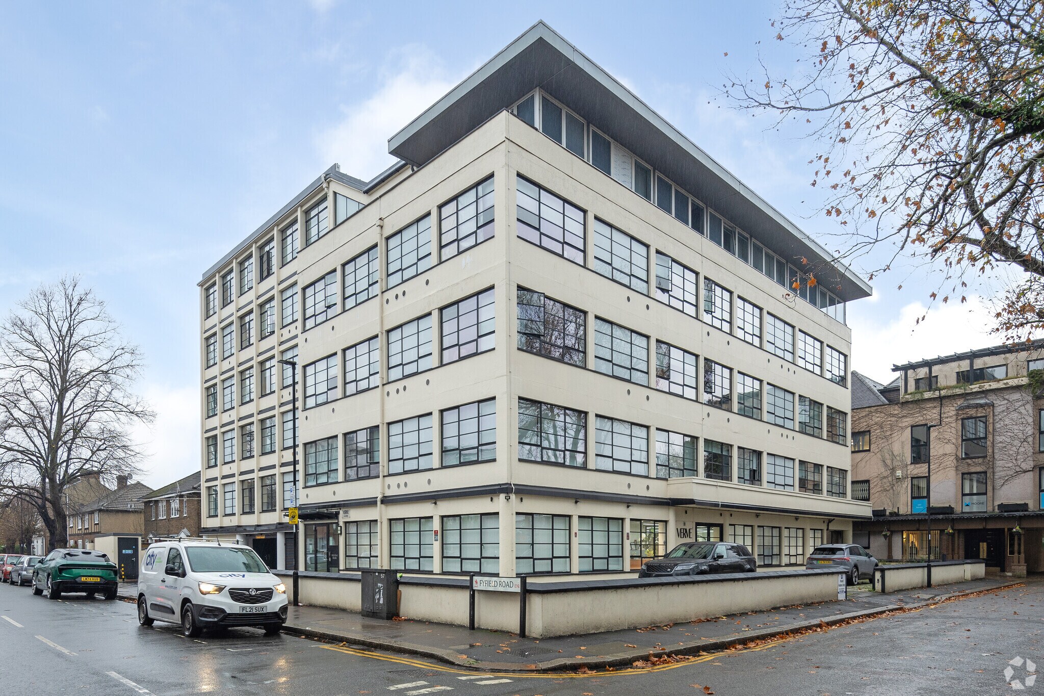 9-10 River Front, Enfield à louer Photo principale– Image 1 sur 3