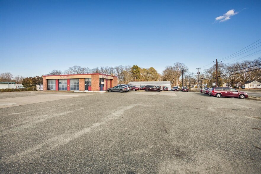 5858 Jefferson Ave, Newport News, VA à vendre - Photo de l’immeuble – Image 2 sur 16