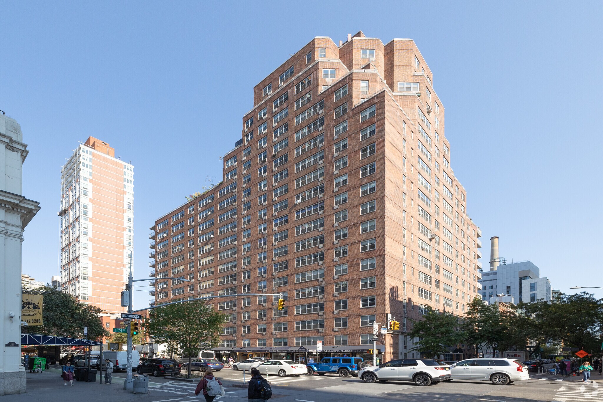 401 E 74th St, New York, NY à louer Photo principale– Image 1 sur 22