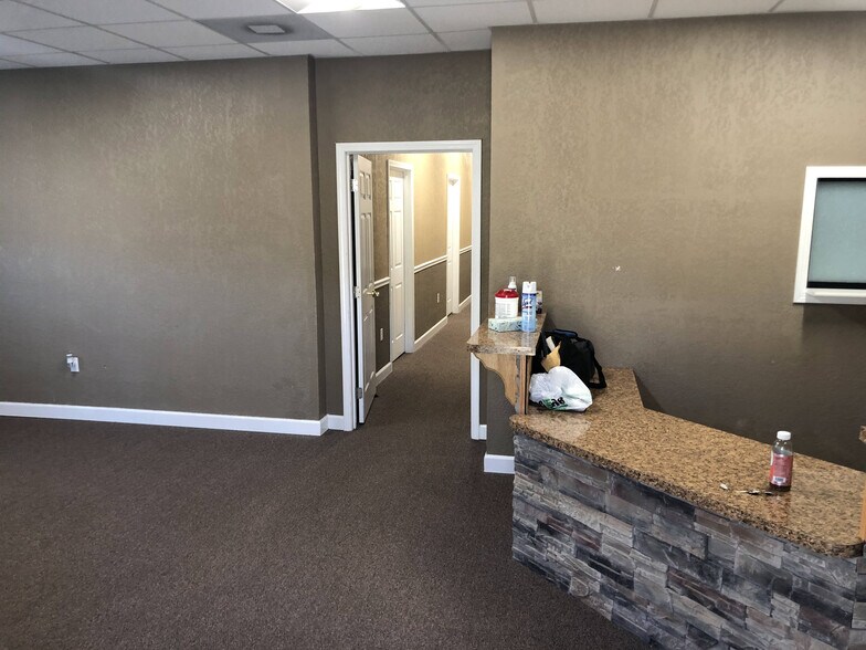 2016 N Westwood Blvd, Poplar Bluff, MO à vendre - Photo intérieure – Image 2 sur 30