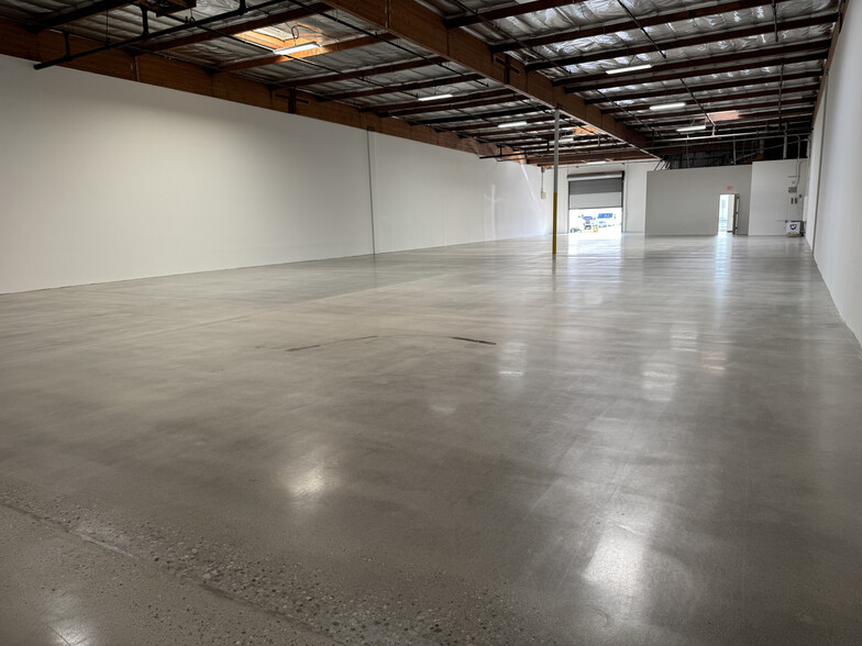 13073 Bradley Ave, Sylmar, CA à louer - Photo intérieure – Image 3 sur 8