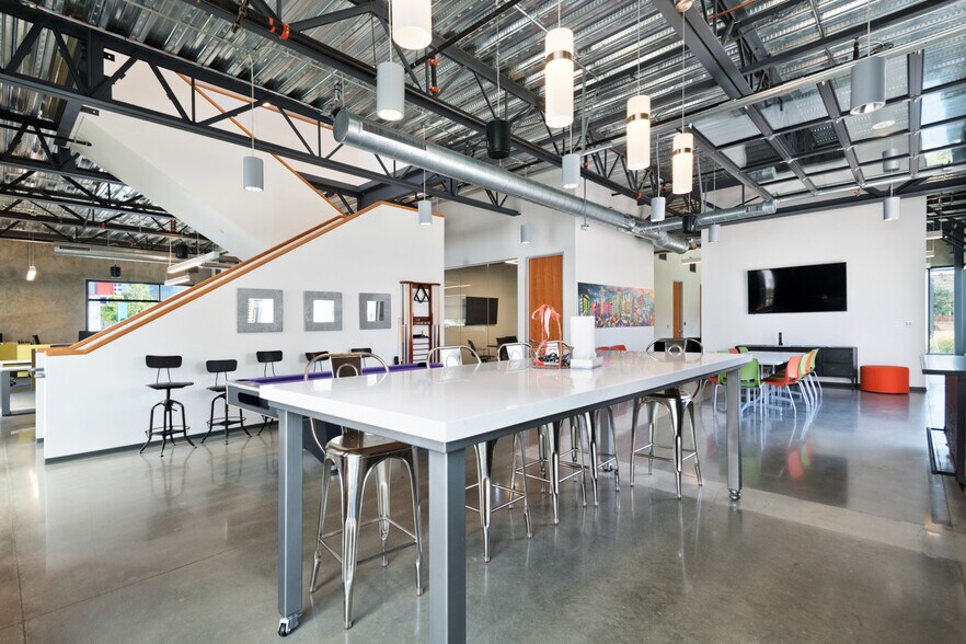 2250 E Maple Ave, El Segundo, CA à louer - Photo intérieure – Image 3 sur 26