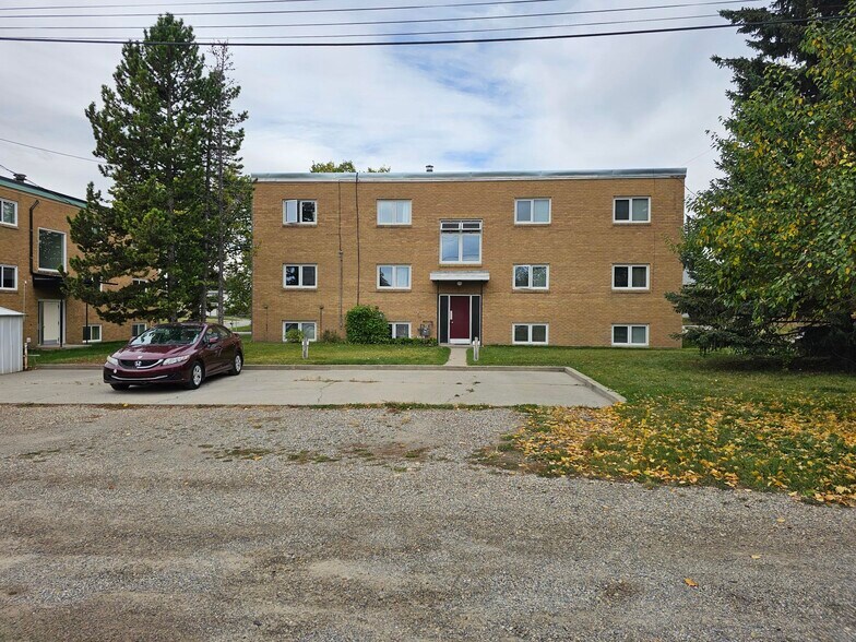 2312 22nd St NW, Calgary, AB à vendre - Photo de l’immeuble – Image 2 sur 10