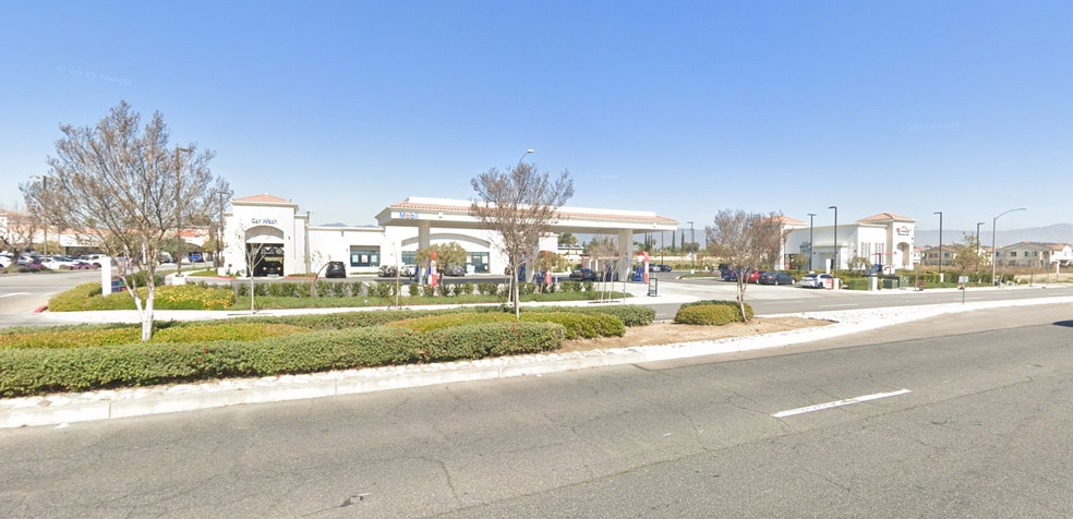 1186 W Foothill Blvd, Rialto, CA à vendre - Photo de l’immeuble – Image 3 sur 6