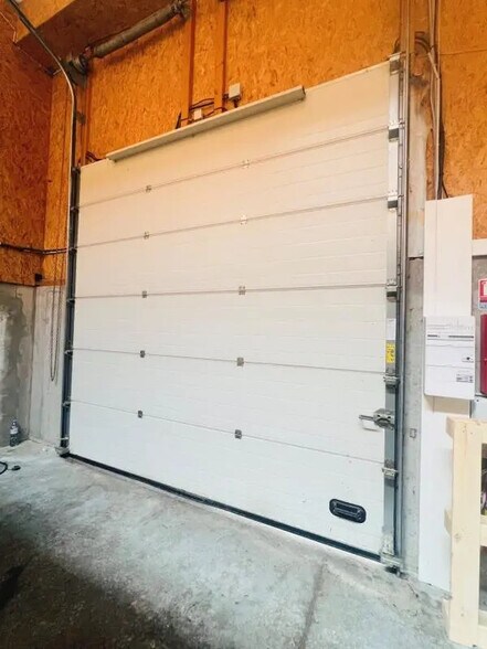 Local d’activités dans Chavenay à louer - Photo de l’immeuble – Image 1 sur 3