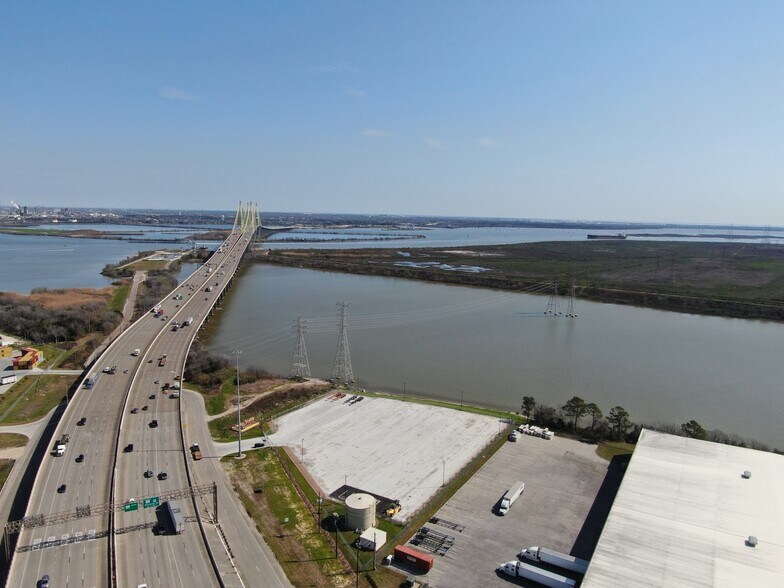 Hwy 146, La Porte, TX à louer - Photo de l’immeuble – Image 1 sur 3