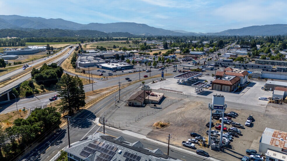 1550 N Lovers Ln, Ukiah, CA à louer - Aérien – Image 3 sur 19